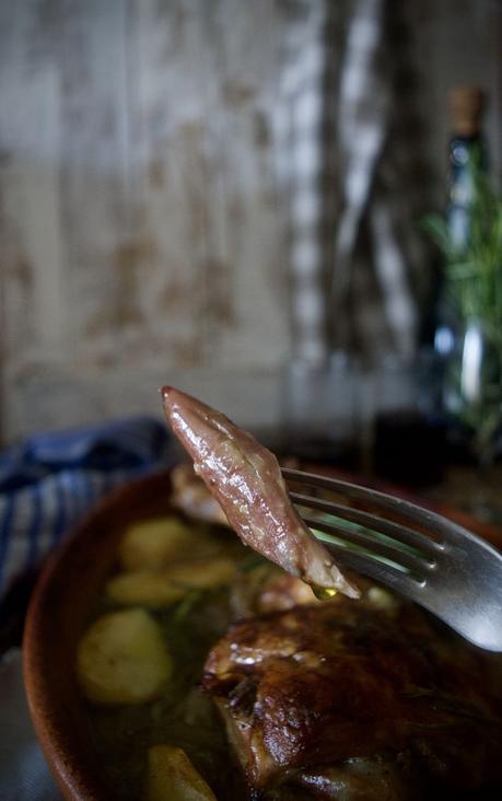 Cómo hacer una sencilla pierna de cordero al horno #sicorrenadaovuelaalacazuelaTS {trucos para que no se rompa la cazuela de barro}