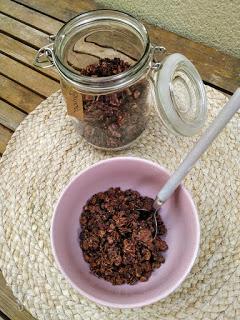 Granola casera con chocolate y chía Granola casera con chocolate y chía