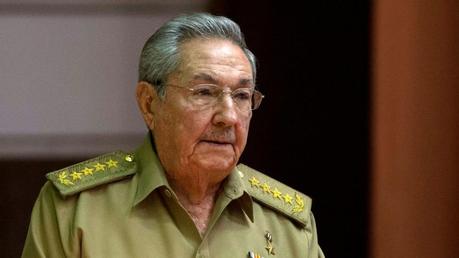 Raúl Castro pide a los cubanos prepararse para lo peor