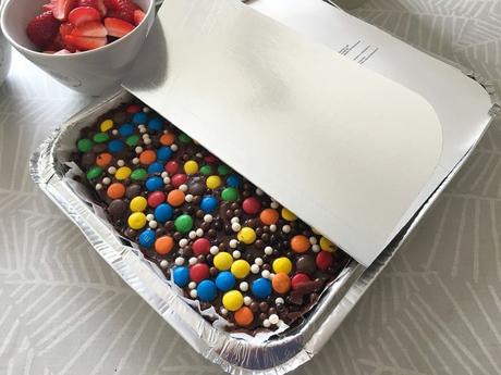 Chocolate sheet cake con m&m’s (la mejor receta de postre para llevar a una fiesta) Chocolate sheet cake con m&m’s (la mejor receta de postre para llevar a una fiesta)