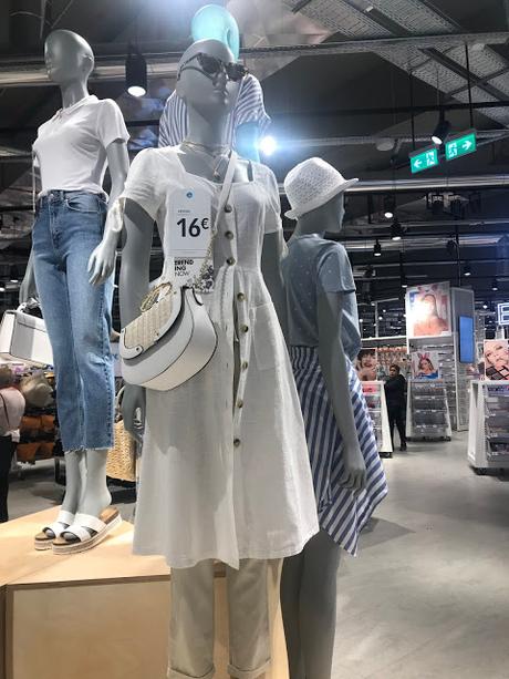 COMPRAS DE LA SEMANA; ABRIL (II).-