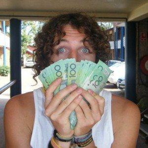 backpacker-budget-cash-australia-300x300 ▷ 20 cosas que debes saber antes de mochila Australia
