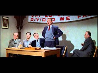 FUEGO EN LAS CALLES (Flame in the Streets) (Gran Bretaña, 1961) Social, Drama