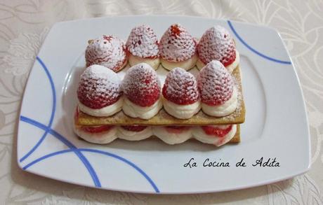 Milhojas de fresón, con nata a la vainilla Milhojas de fresón, con nata a la vainilla