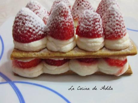 Milhojas de fresón, con nata a la vainilla Milhojas de fresón, con nata a la vainilla