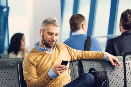 Consejos-para-viajeros-que-hacer-con-los-moviles-durante-un Consejos para viajeros: qué hacer con los móviles durante un vuelo