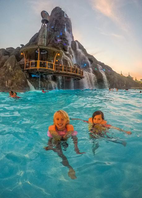 volcano-bay-water-park-orlando-3 ▷ Comente sobre Get Wet and Wild: consejos para el parque acuático Volcano Bay Orlando de Universal por un día en el paraíso en Volcano Bay - Lewis Center Mom