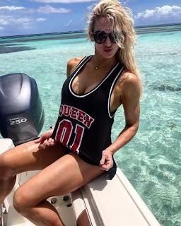 Charlotte  Flair  sube sexys fotos a su Twitter