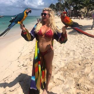 Charlotte  Flair  sube sexys fotos a su Twitter