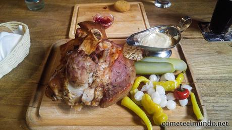 15 consejos PRÁCTICOS para viajar a Praga comida-tipica-de-praga-codillo_0 15 consejos PRÁCTICOS para viajar a Praga