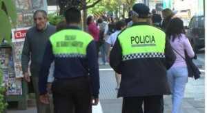 Con un bebe roba a estudiantes tucumanos