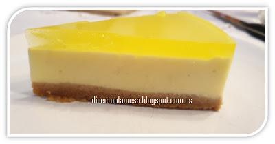 Tarta de gelatina de limón