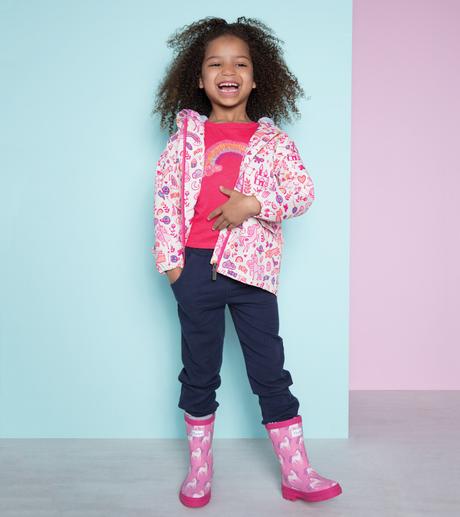 Protegidos de la lluvia con los conjuntos de Hatley Protegidos de la lluvia con los conjuntos de Hatley