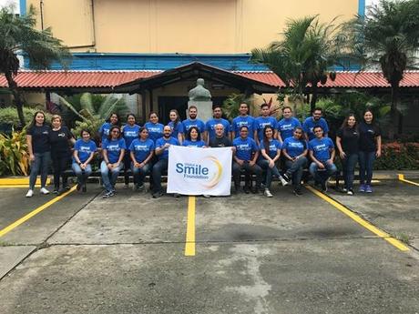 AMERICAN AIRLINES Y “GLOBAL SMILE FOUNDATION” BRINDAN SONRISAS A NIÑOS DE GUAYAQUIL