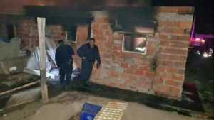 Dos hermanos de 12 y 14 años murieron al incendiarse una vivienda