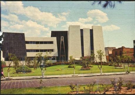 El Instituto Potosino de Bellas Artes retiró plantas de su jardín para poner anuncio