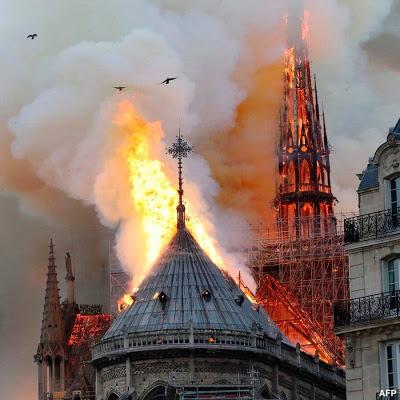Se incendia la catedral de Notre Dame, icono de la cultura europea.