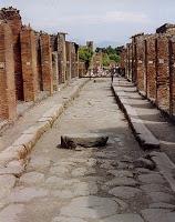 Curiosidades y Mitos de la Antigua Roma: La costumbre de limpiar las aceras de la calle