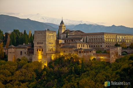 Atardecer en la Alhambra, a los pies de Sierra Nevada