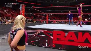 Alexa Bliss  y Sasha Banks  enojadas en vida real