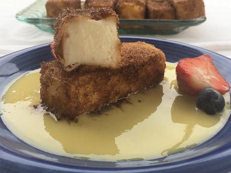 Leche frita sobre salsa inglesa