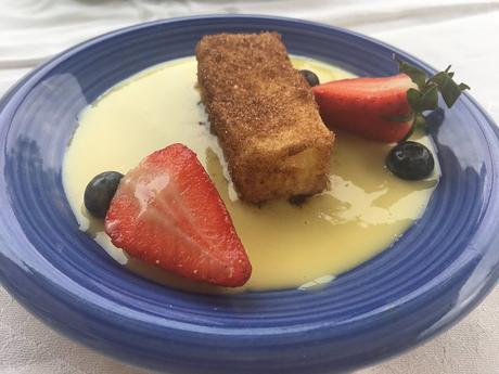 Leche frita sobre salsa inglesa