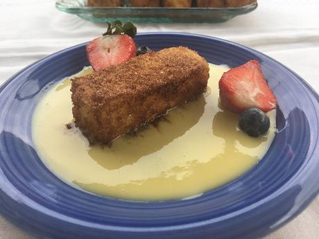 Leche frita sobre salsa inglesa