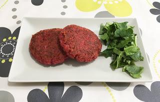 Hamburguesas vegetarianas de remolacha, queso y arroz