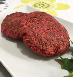 Hamburguesas vegetarianas de remolacha, queso y arroz