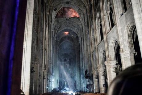 #Religiones: La imagen de #Jesús en medio de las llamas de Notre Dame #Paranormal (FOTOS)