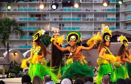 luau-hilton-Hawaiian-village ▷ Comenta en 20 cosas que hacer en Oahu, Hawai, para unas vacaciones increíbles por mufusingh
