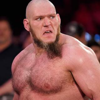 Lars Sullivan dice golpeara  A Román reings