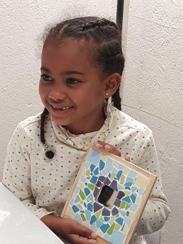 Cinco maneras de estimular la creatividad de los niños con clases de mosaico