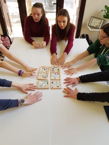Cinco maneras de estimular la creatividad de los niños con clases de mosaico