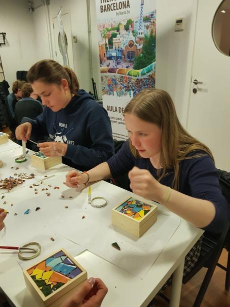 Cinco maneras de estimular la creatividad de los niños con clases de mosaico Cinco maneras de estimular la creatividad de los niños con clases de mosaico