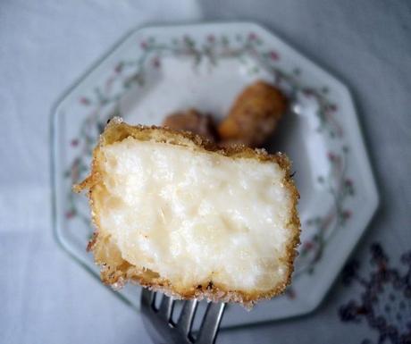 BUÑUELOS DE PLÁTANO Y COCO RALLADO