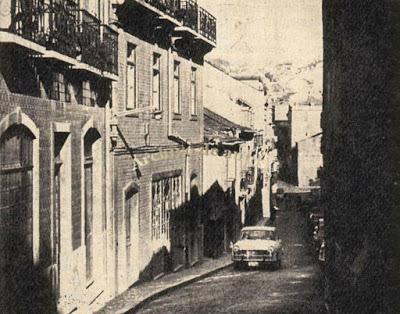 La Fragata Libertad y los autos argentinos La Fragata Libertad y los autos argentinos
