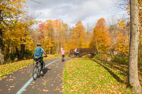 ▷ Comenta en 6 lugares hermosos para visitar en Vermont, Nueva Inglaterra por Ahmad Abdou family-friendly-bike-ride-on-the-Stowe-Recreation-Path-in-Vermont-New-England-3 ▷ Comenta en 6 lugares hermosos para visitar en Vermont, Nueva Inglaterra por Ahmad Abdou