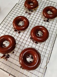 Donuts veganos con cobertura de chocolate