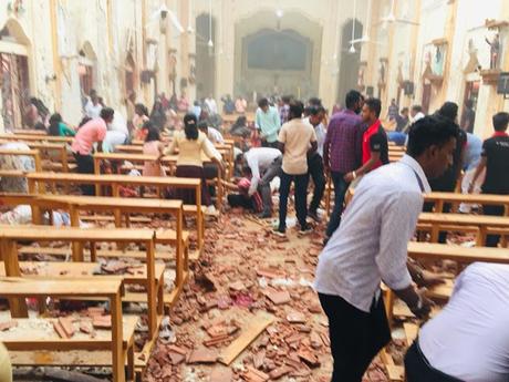 #TERRORISMO EN #SRILANKA: VIDEO DEL MOMENTO EXACTO DE LA #EXPLOSIÓN EN UNA #IGLESIA (VIDEO) #TERRORISMO EN #SRILANKA: VIDEO DEL MOMENTO EXACTO DE LA #EXPLOSIÓN EN UNA #IGLESIA (VIDEO)