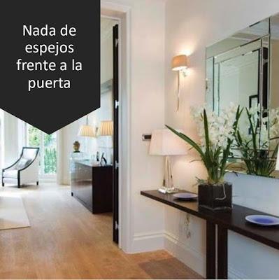 Espejo frente a la puerta en Feng Shui