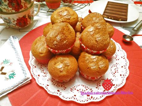 Magdalenas Rellenas de Chocolate con Almendras Magdalenas Rellenas de Chocolate con Almendras