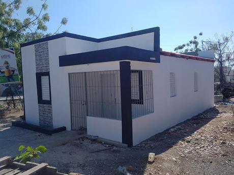 Obras públicas entregará 9 viviendas a familias en Barahona.