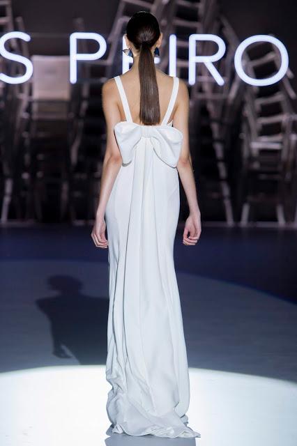 La Cala, flor blanca en forma de copa, es la inspiración de la colección de novias de Jesús Peiró 2020