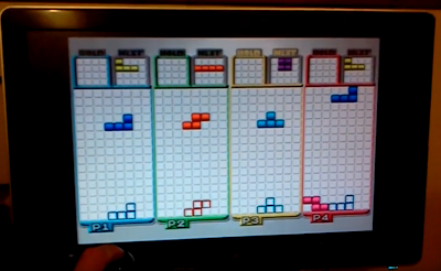 Una caja de cartón, un puñado de cables y tenemos 4 jugadores simultáneos para Neo-Geo Una caja de cartón, un puñado de cables y tenemos 4 jugadores simultáneos para Neo-Geo