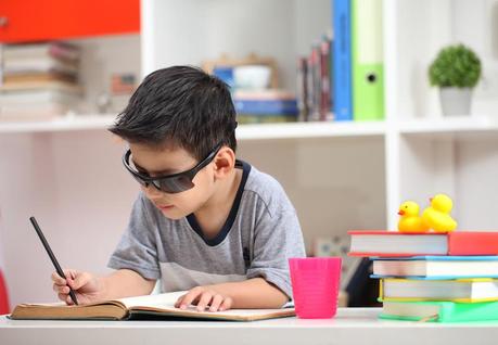 Cómo educar a niños y bebés ciegos