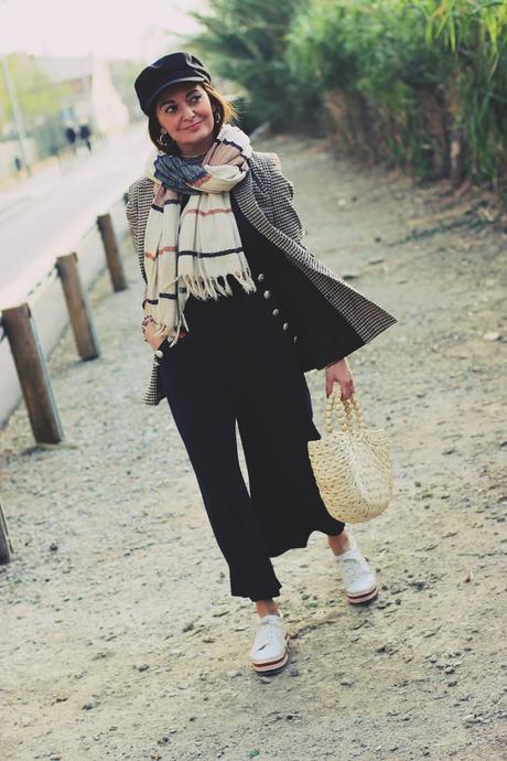 Con mono de estilo navy Con mono de estilo navy