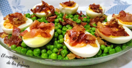 GUISANTES CON JAMÓN SERRANO Y HUEVO COCIDO GUISANTES CON JAMÓN SERRANO Y HUEVO COCIDO