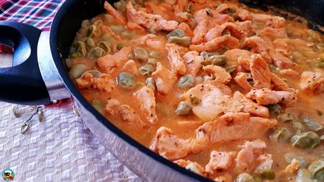 Tiras de pechugas de pollo con habas