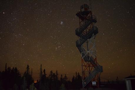Night-Sky-OChre-Hill ▷ Mira hacia arriba: 8 de los mejores destinos de observación de estrellas de Canadá